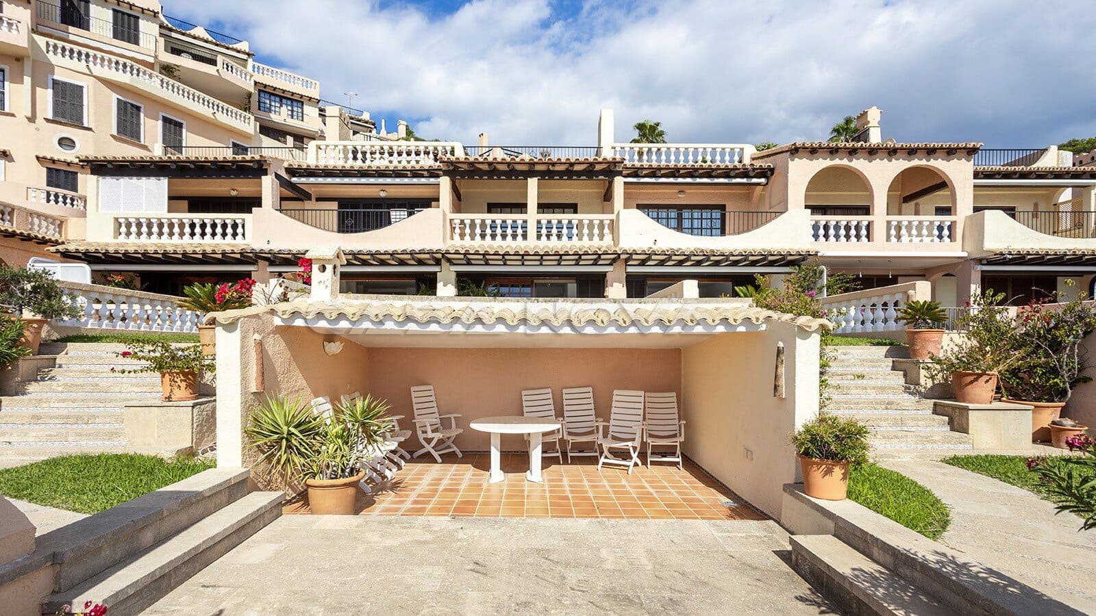 Apartamento de 3 habitaciones en Santa Ponsa en venta con piscina garaje - 1.695.000 € (Ref: 10165783)