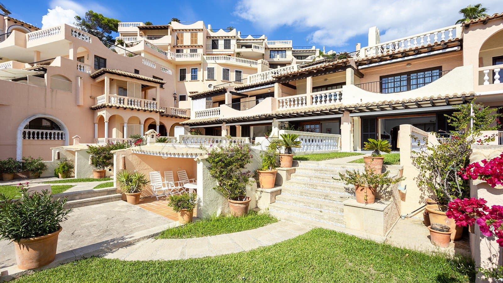 Apartamento de 3 habitaciones en Santa Ponsa en venta con piscina garaje - 1.695.000 € (Ref: 10165783)