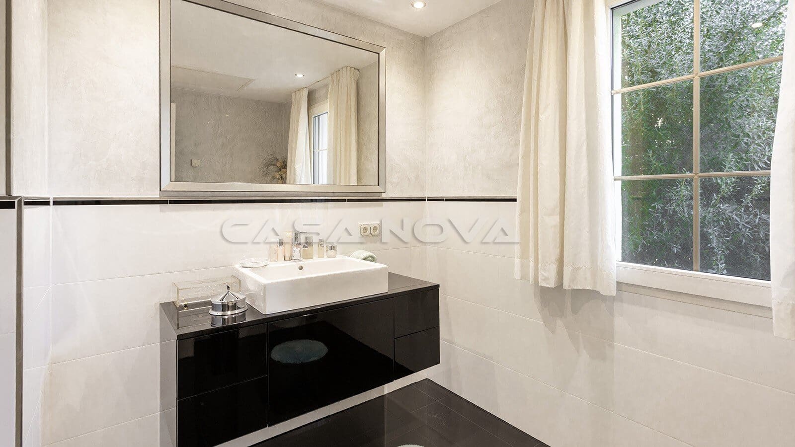 3 slaapkamer Villa te koop in Santa Ponsa met zwembad garage - € 2.995.000 (Ref: 10172816)