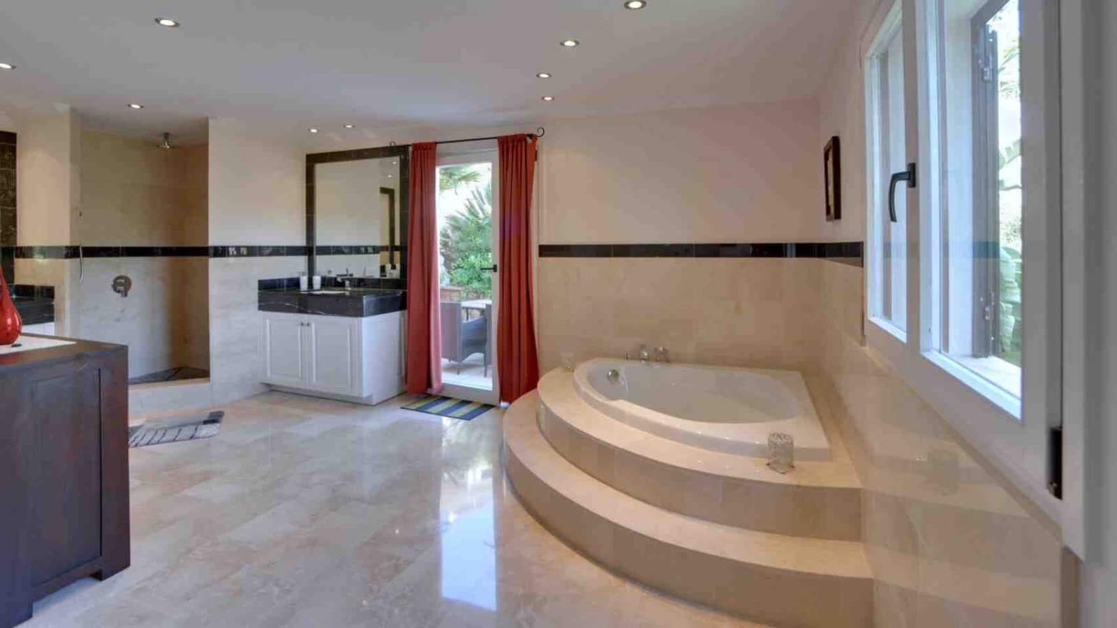 3 soveværelse Villa til salg i Costa de la Calma med swimmingpool garage - € 2.700.000 (Ref: 2107964)