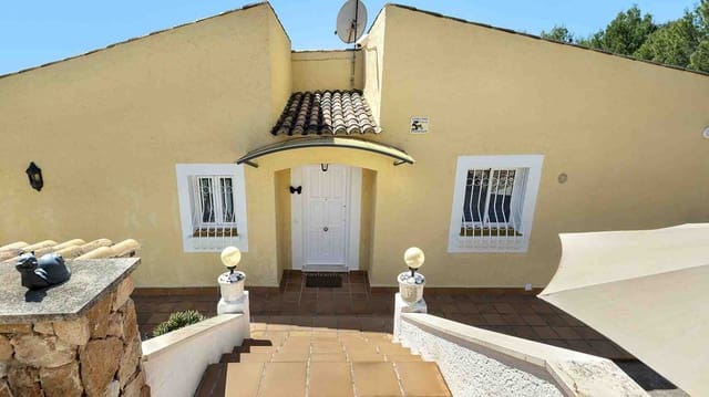 5 bedroom Villa for sale in Costa de la Calma, Calvià with pool garage - € 1,595,000 (Ref: 2796669)
