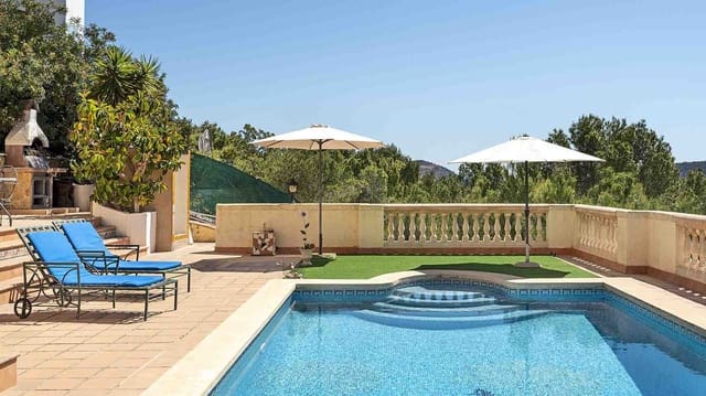 5 bedroom Villa for sale in Costa de la Calma, Calvià with pool garage - € 1,595,000 (Ref: 2796669)