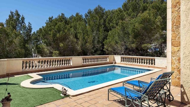5 bedroom Villa for sale in Costa de la Calma, Calvià with pool garage - € 1,595,000 (Ref: 2796669)