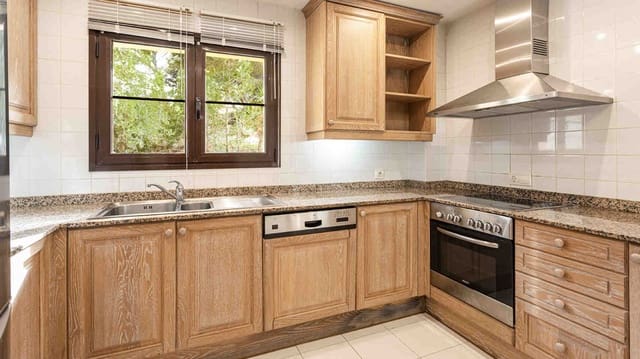 3 bedroom Villa for sale in Santa Ponsa, Calvià with pool - € 1,250,000 (Ref: 5169501)