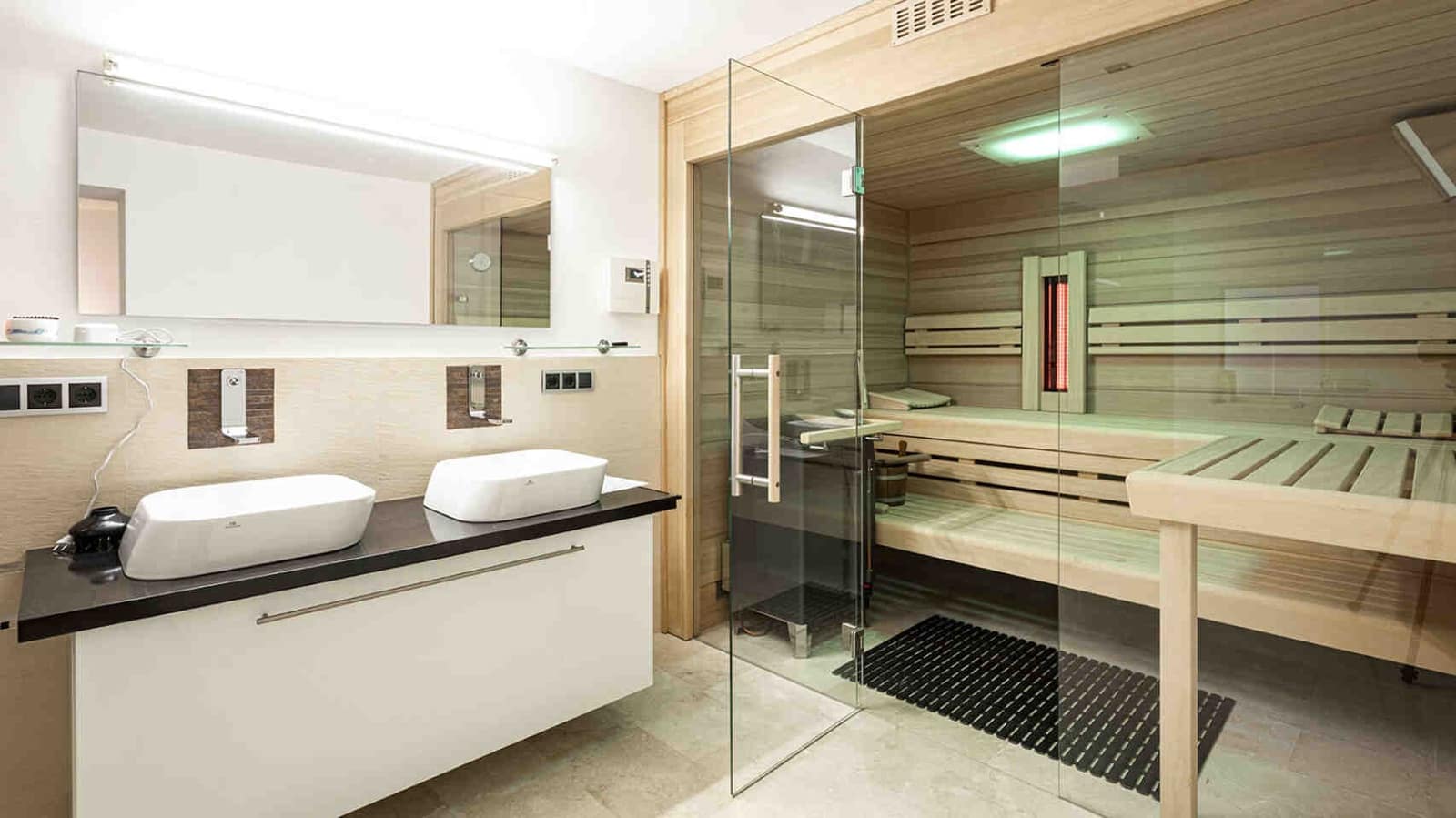 4 bedroom Villa for sale in Santa Ponsa with pool - € 3,950,000 (Ref: 7102771)