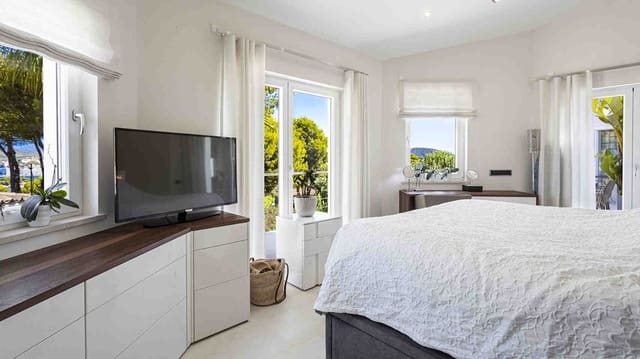 4 soveværelse Villa til salg i Santa Ponsa, Calvià med swimmingpool - € 3.950.000 (Ref: 7102771)