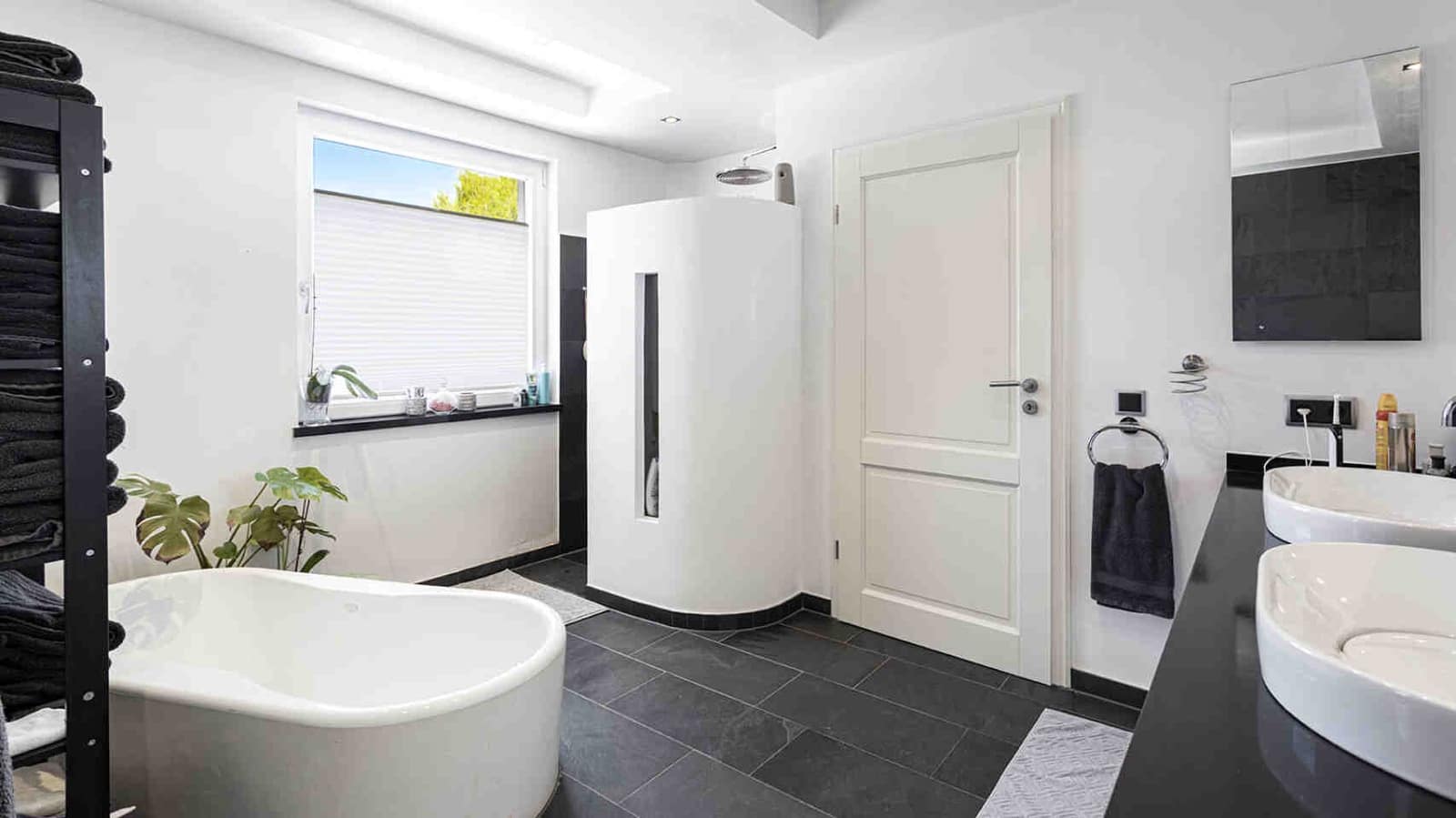 4 bedroom Villa for sale in Santa Ponsa with pool - € 3,950,000 (Ref: 7102771)