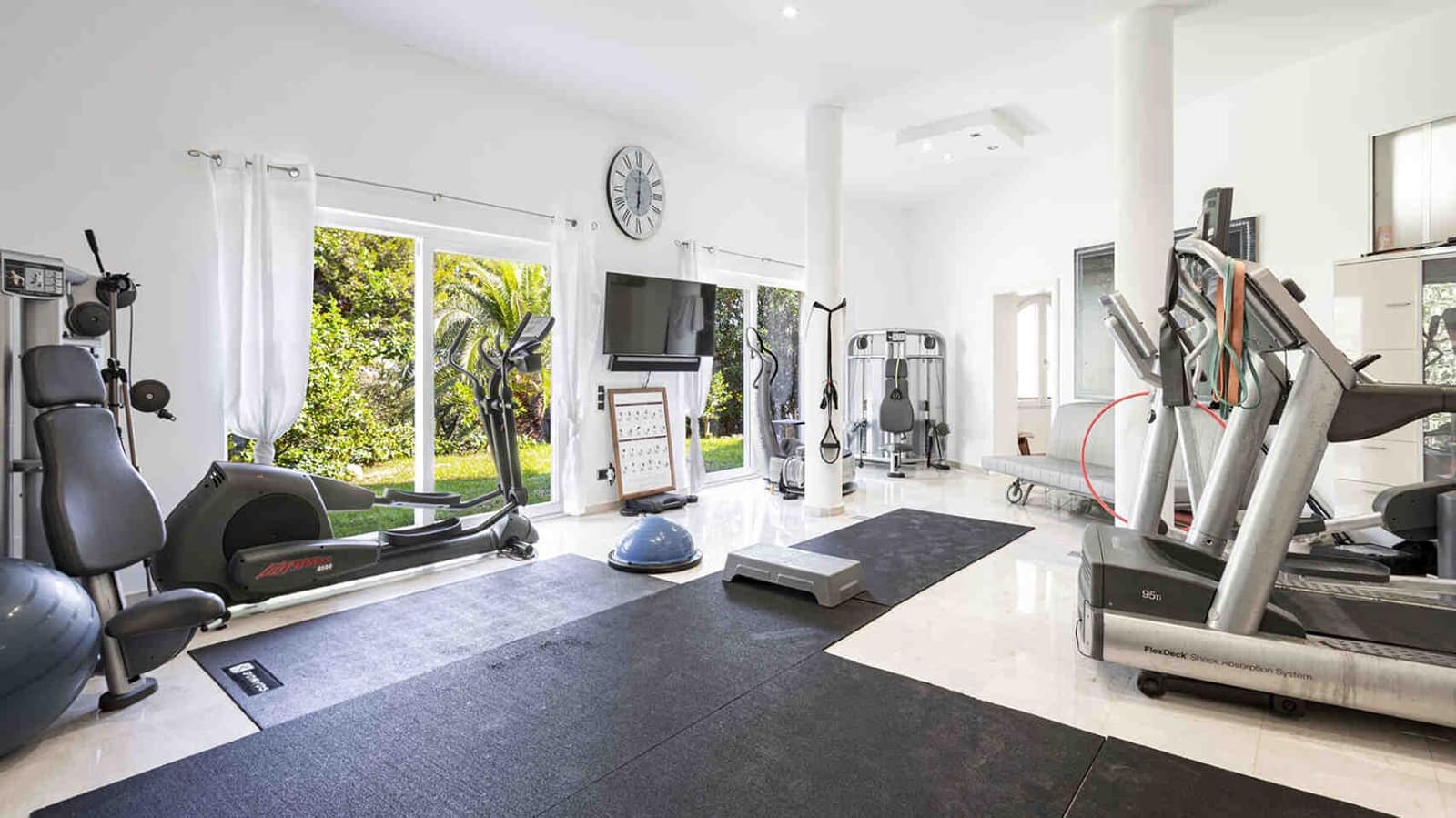 4 bedroom Villa for sale in Santa Ponsa with pool - € 3,950,000 (Ref: 7102771)