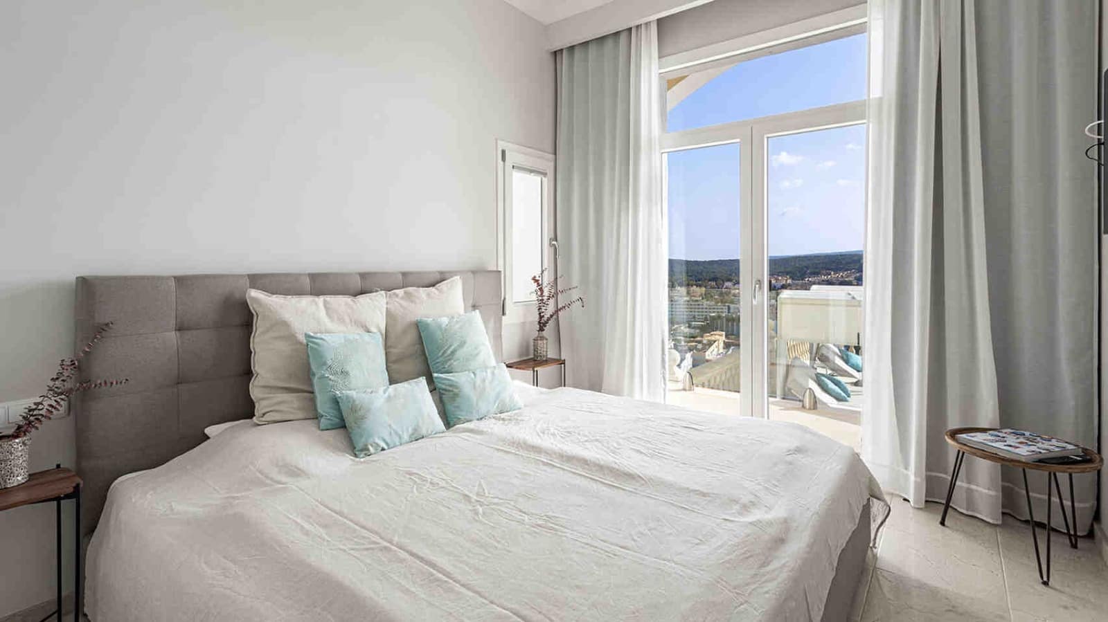 4 bedroom Villa for sale in Santa Ponsa with pool - € 3,700,000 (Ref: 7205250)