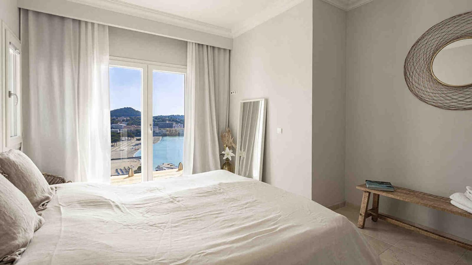 4 bedroom Villa for sale in Santa Ponsa with pool - € 3,700,000 (Ref: 7205250)