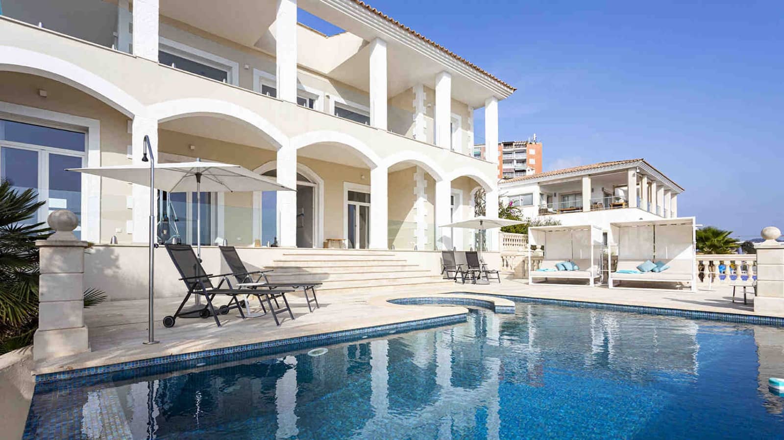 4 bedroom Villa for sale in Santa Ponsa with pool - € 3,700,000 (Ref: 7205250)