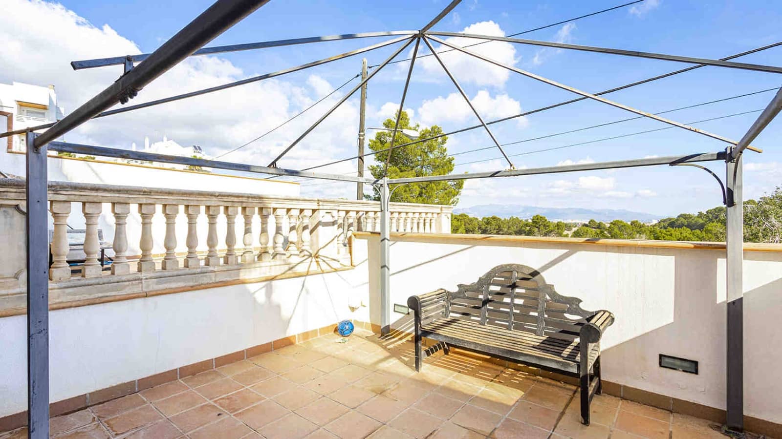 4 soveværelse Villa til salg i Genova med swimmingpool - € 1.100.000 (Ref: 7220672)