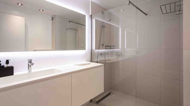 3 sypialnia Apartament na sprzedaż w Puerto Portals, Calvià z basenem - 749 000 € (Ref: 7302986)