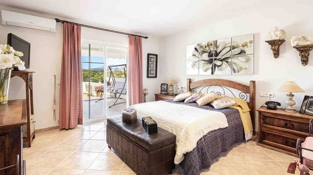 4 soverom Villa til salgs i Santa Ponsa, Calvià med svømmebasseng garasje - € 3 195 000 (Ref: 7524506)