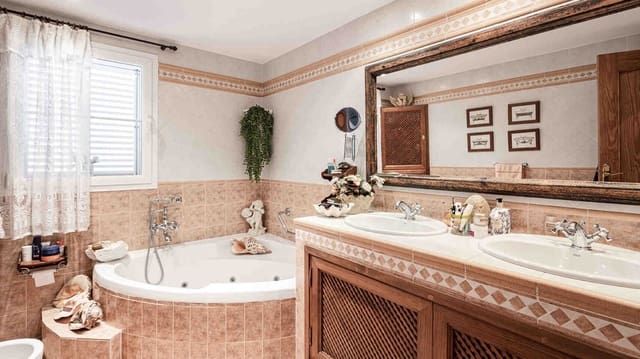 4 soverom Villa til salgs i Santa Ponsa, Calvià med svømmebasseng garasje - € 3 195 000 (Ref: 7524506)