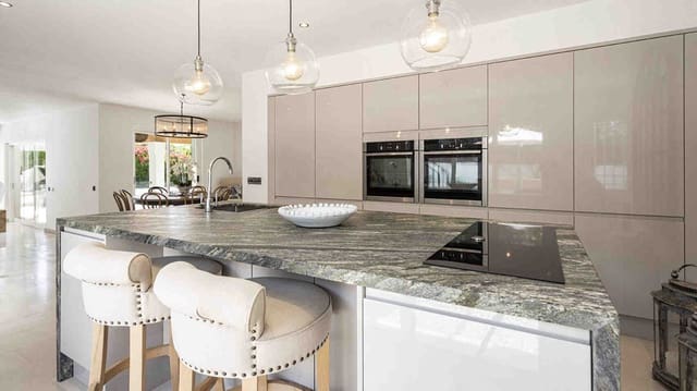 5 soverom Villa til salgs i Santa Ponsa, Calvià med svømmebasseng garasje - € 3 450 000 (Ref: 7684153)