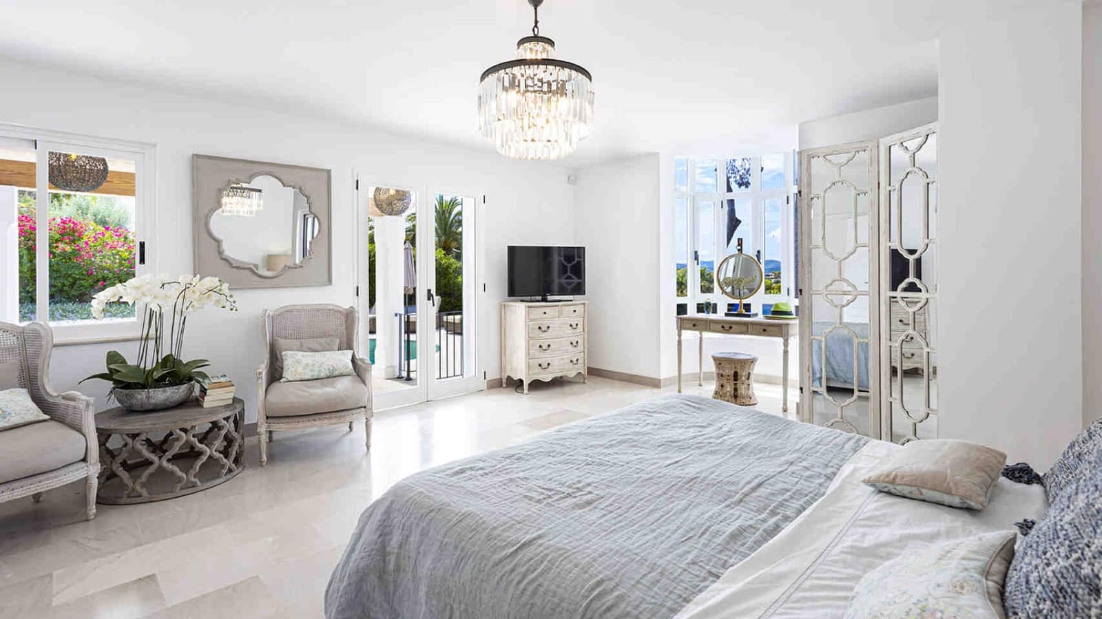 5 bedroom Villa for sale in Santa Ponsa with pool garage - € 3,450,000 (Ref: 7684153)