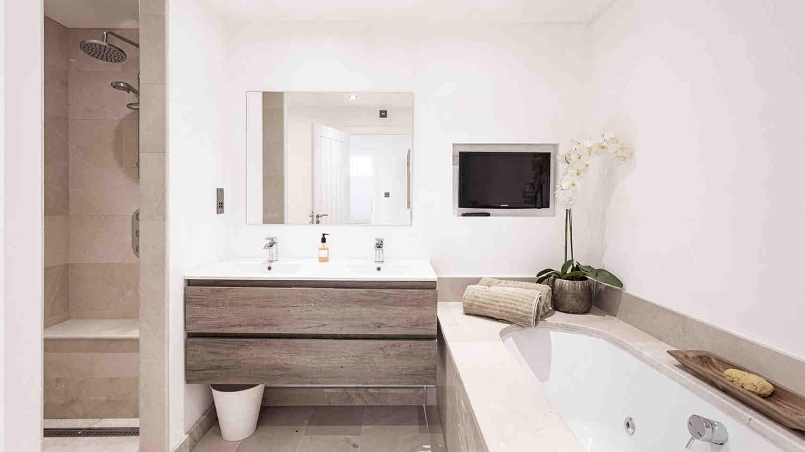 5 bedroom Villa for sale in Santa Ponsa with pool garage - € 3,450,000 (Ref: 7684153)