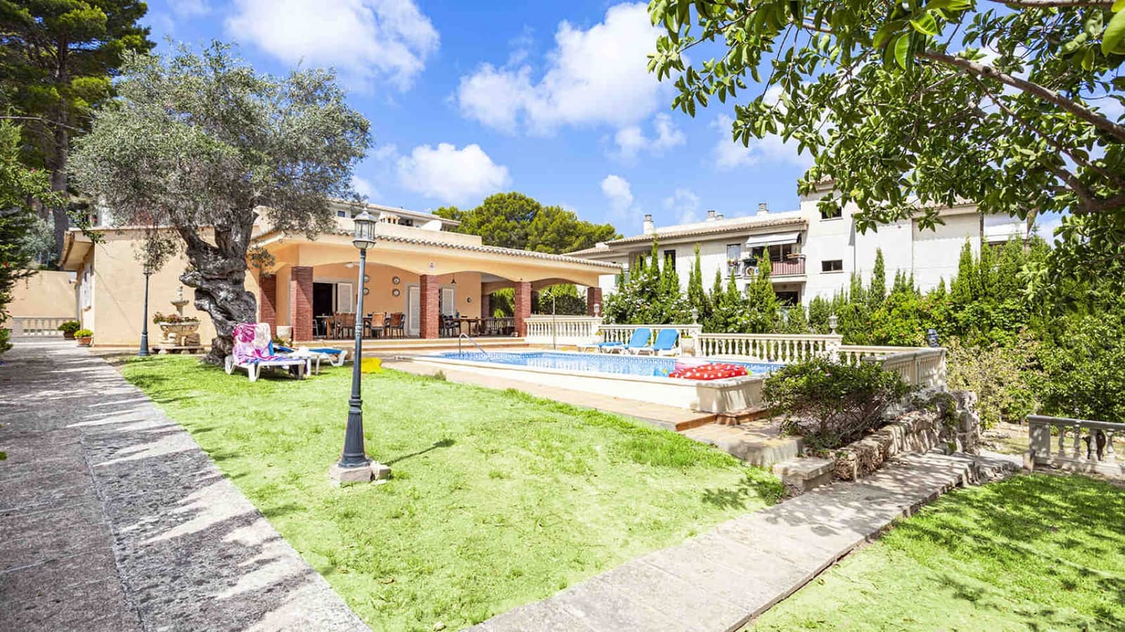 5 bedroom Villa for sale in Santa Ponsa with pool - € 1,950,000 (Ref: 7734456)