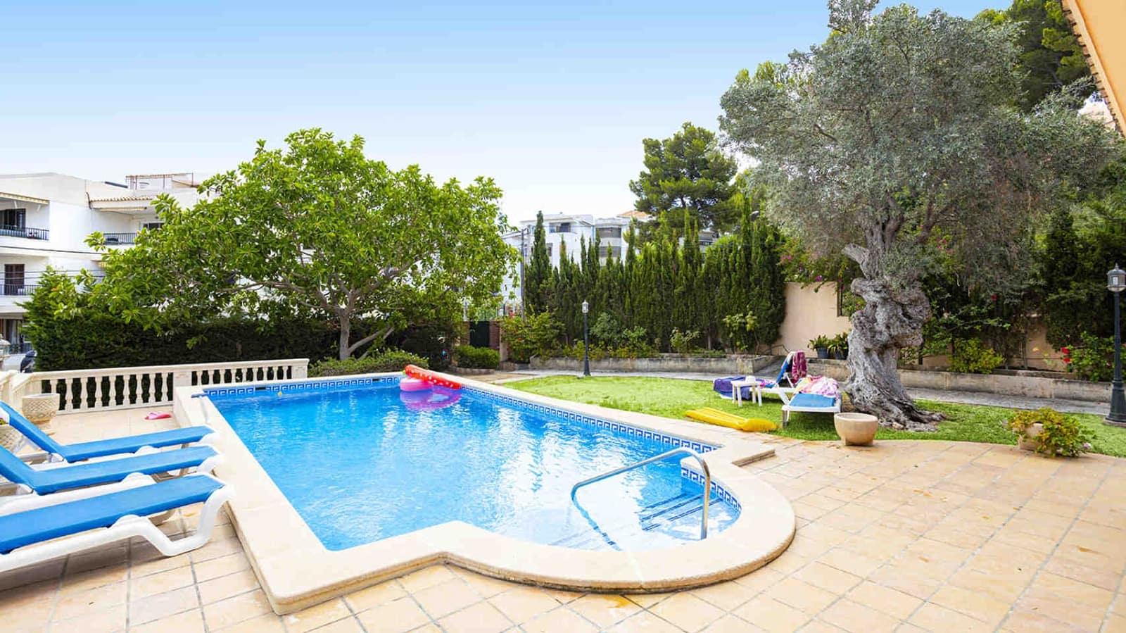5 bedroom Villa for sale in Santa Ponsa with pool - € 1,950,000 (Ref: 7734456)