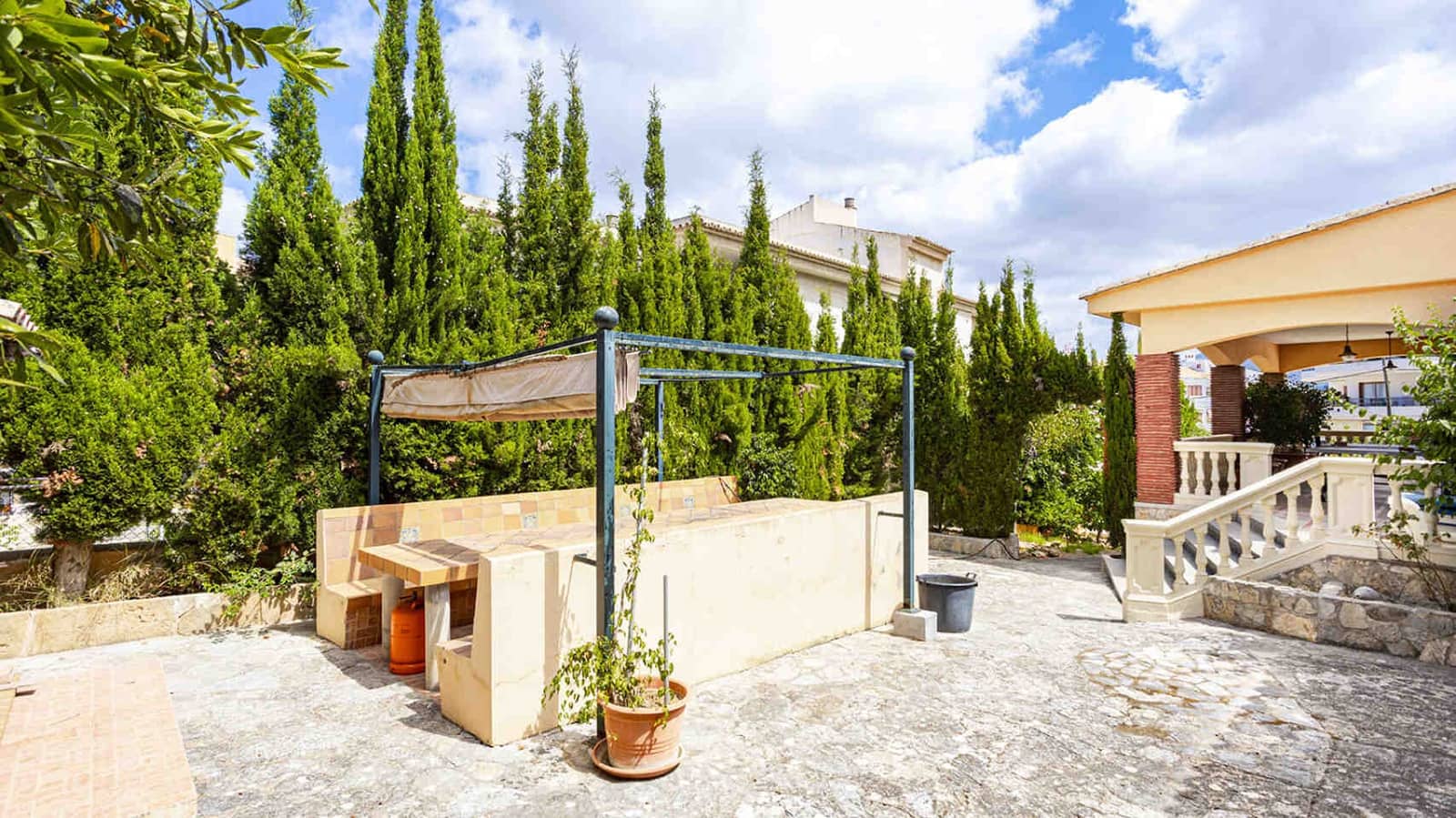 5 bedroom Villa for sale in Santa Ponsa with pool - € 1,950,000 (Ref: 7734456)