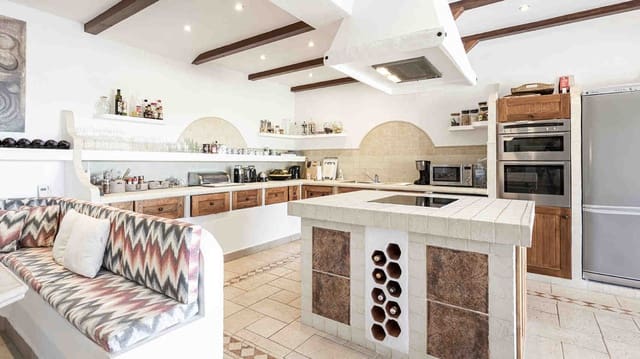 3 soverom Villa til salgs i Calvià Pueblo, Calvià med svømmebasseng garasje - € 2 250 000 (Ref: 7750603)