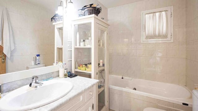 4 soverom Villa til salgs i Palmanova, Calvià med svømmebasseng garasje - € 850 000 (Ref: 7771582)