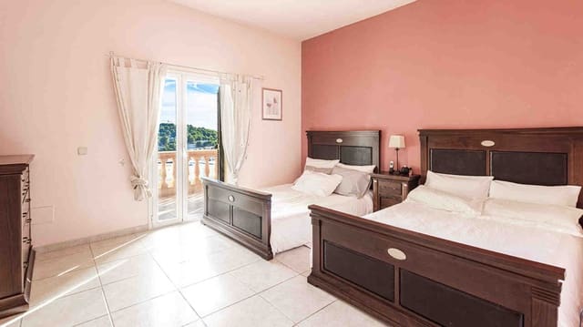 7 soveværelse Villa til salg i Cala Vinyes / Cala Vinyas / Cala Viñas, Calvià med swimmingpool - € 2.100.000 (Ref: 7912625)