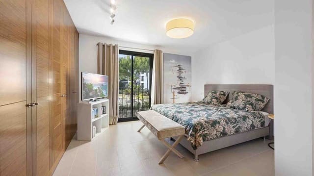 4 soveværelse Lejlighed til salg i Es Camp De Mar / El Camp De Mar, Andratx med swimmingpool garage - € 2.200.000 (Ref: 8085010)