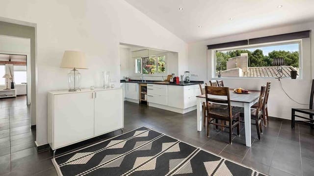 4 soveværelse Villa til salg i Costa de la Calma, Calvià med swimmingpool garage - € 1.350.000 (Ref: 8250037)