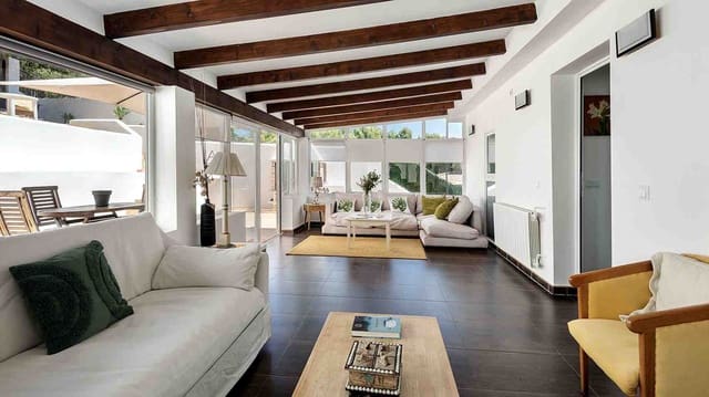 4 soveværelse Villa til salg i Costa de la Calma, Calvià med swimmingpool garage - € 1.350.000 (Ref: 8250037)