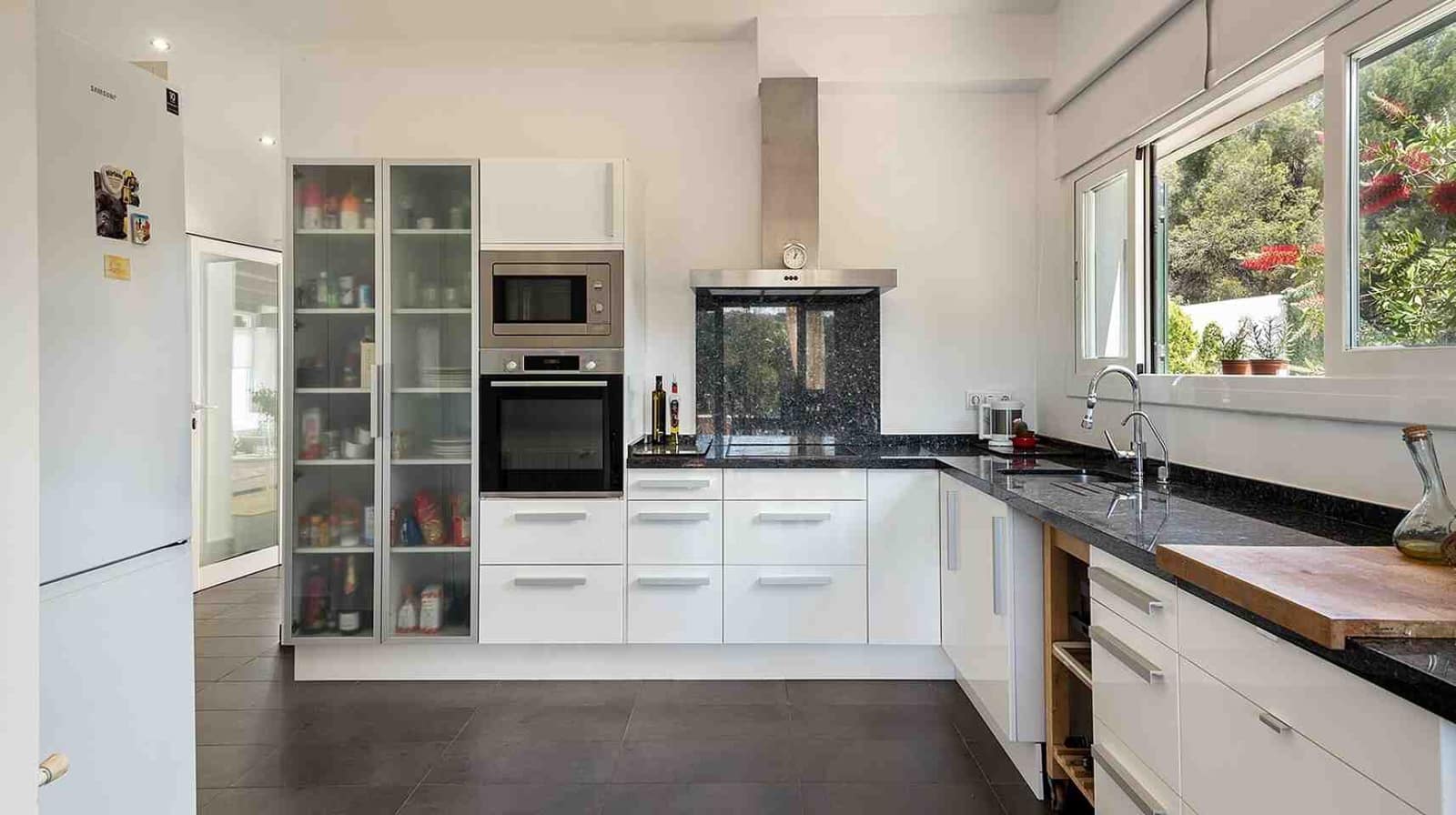 4 soveværelse Villa til salg i Costa de la Calma med swimmingpool garage - € 1.350.000 (Ref: 8250037)