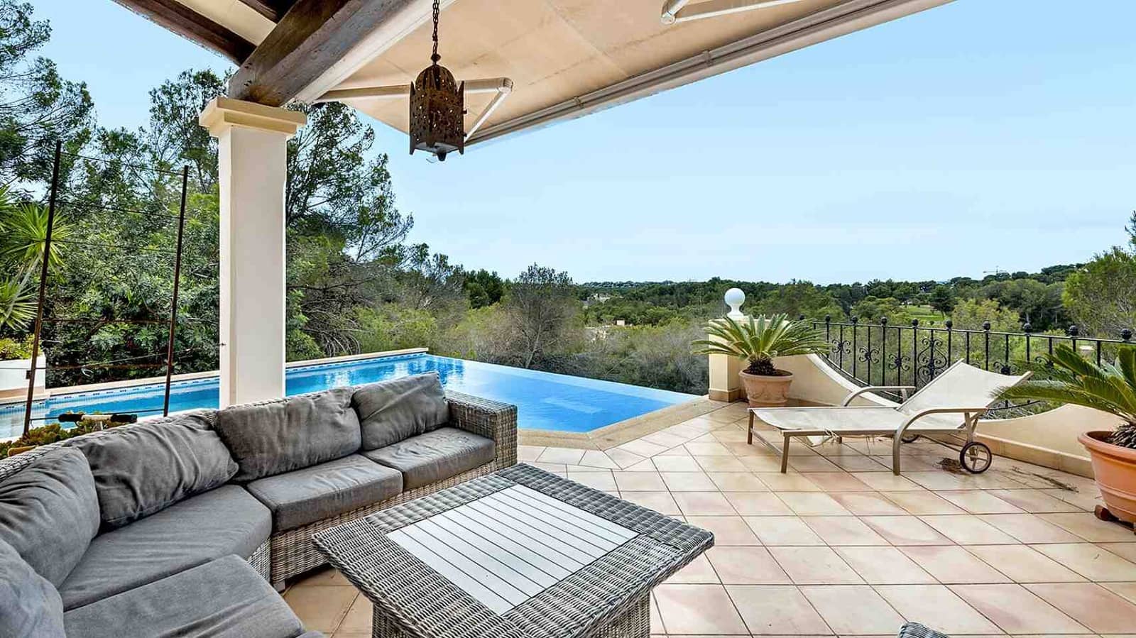 5 soveværelse Villa til salg i Bendinat med swimmingpool - € 3.800.000 (Ref: 8326527)