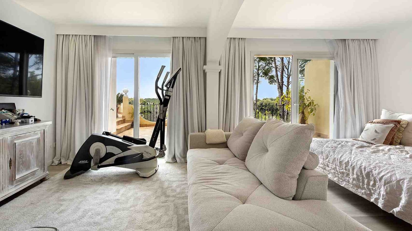 5 soveværelse Villa til salg i Bendinat med swimmingpool - € 3.800.000 (Ref: 8326527)