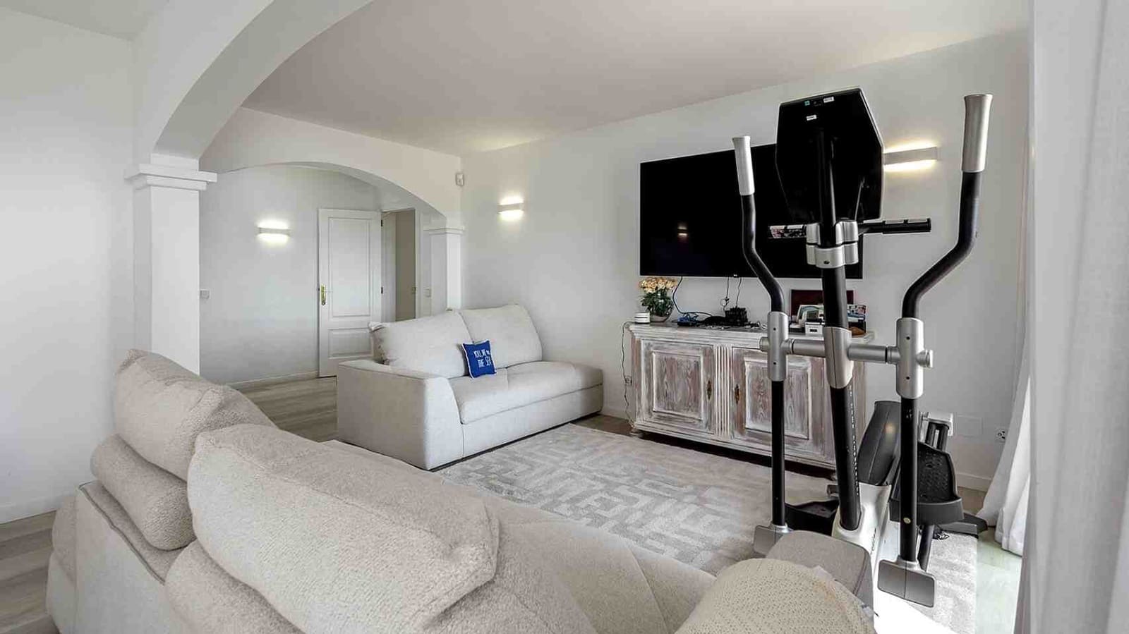 5 soveværelse Villa til salg i Bendinat med swimmingpool - € 3.800.000 (Ref: 8326527)