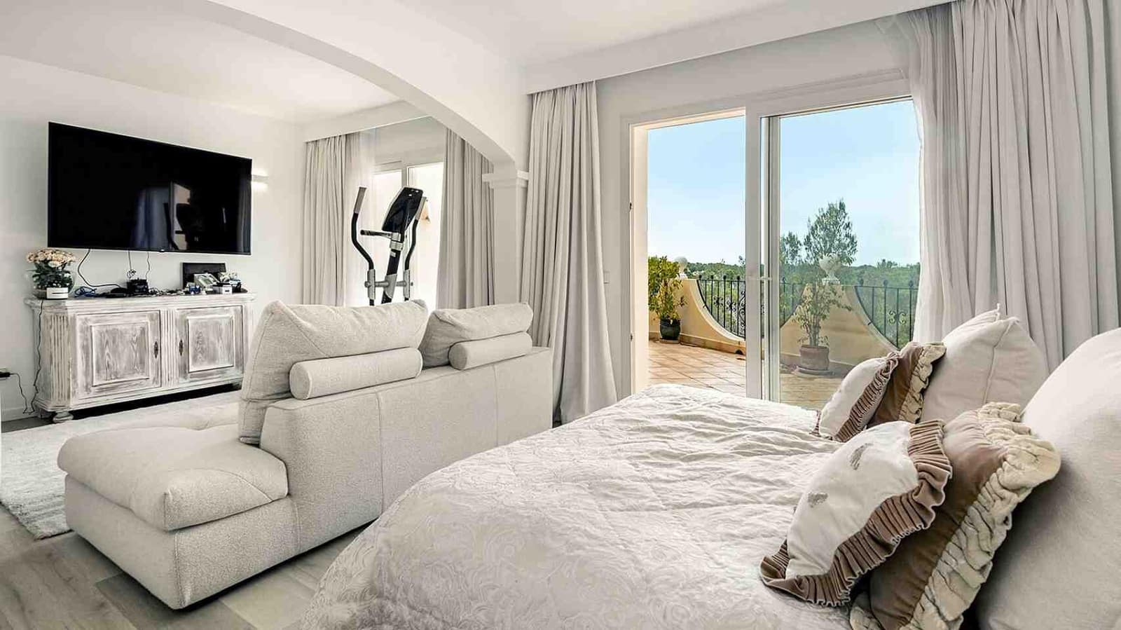 5 soveværelse Villa til salg i Bendinat med swimmingpool - € 3.800.000 (Ref: 8326527)