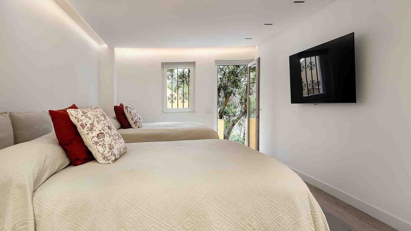 5 soveværelse Villa til salg i Bendinat med swimmingpool - € 3.800.000 (Ref: 8326527)