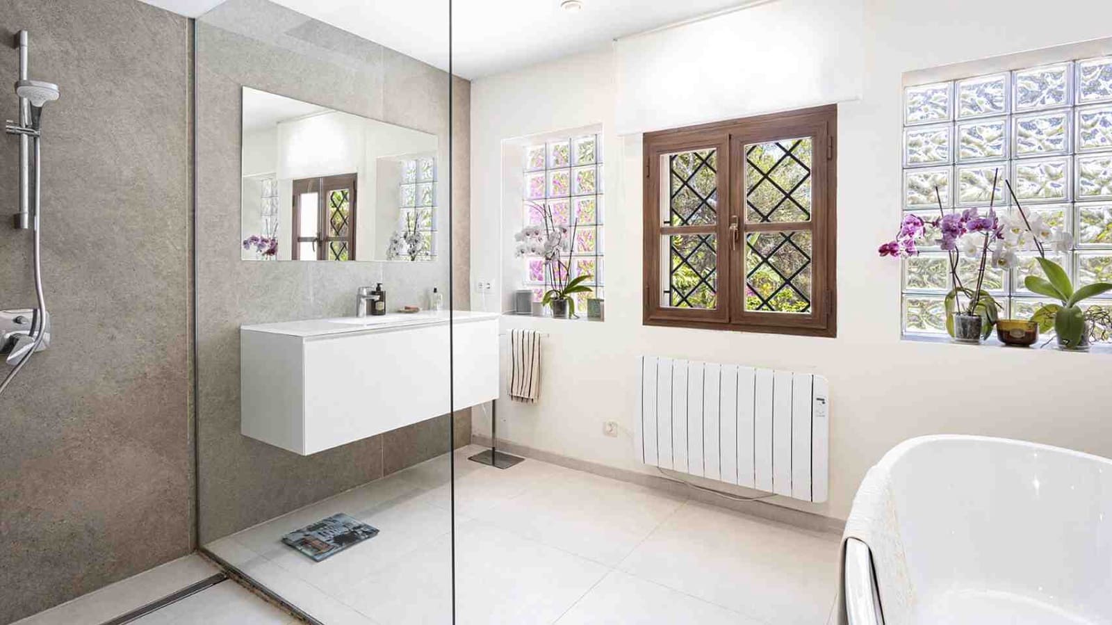 4 soveværelse Villa til salg i Santa Ponsa med swimmingpool - € 1.750.000 (Ref: 8358203)