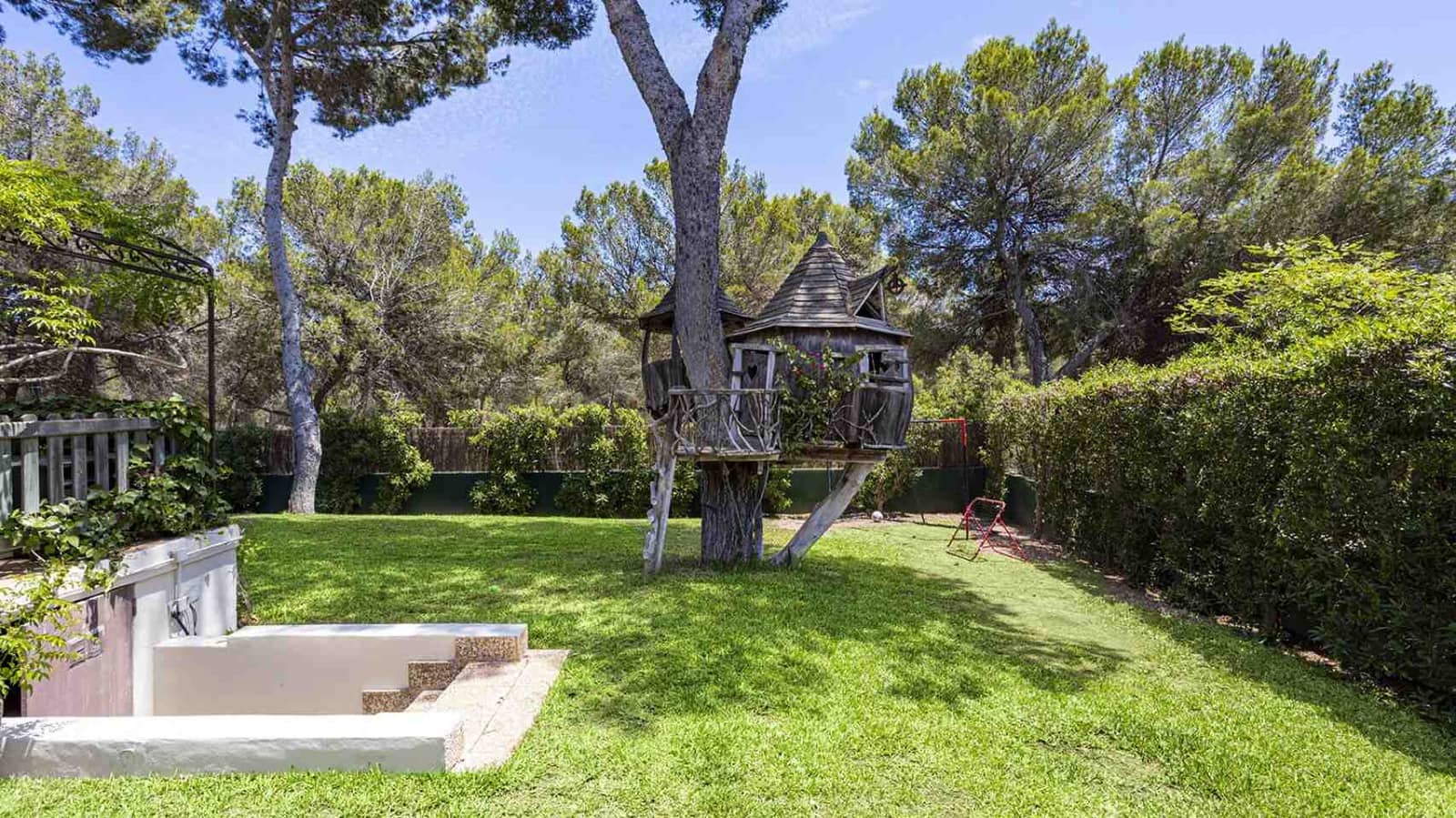 4 soveværelse Villa til salg i Santa Ponsa med swimmingpool - € 1.750.000 (Ref: 8358203)