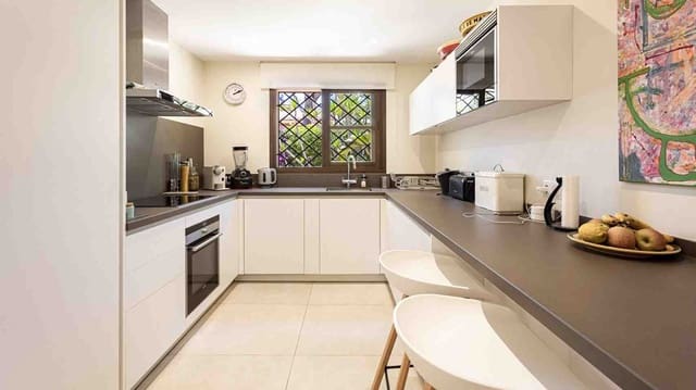 4 soveværelse Villa til salg i Santa Ponsa, Calvià med swimmingpool - € 1.750.000 (Ref: 8358203)