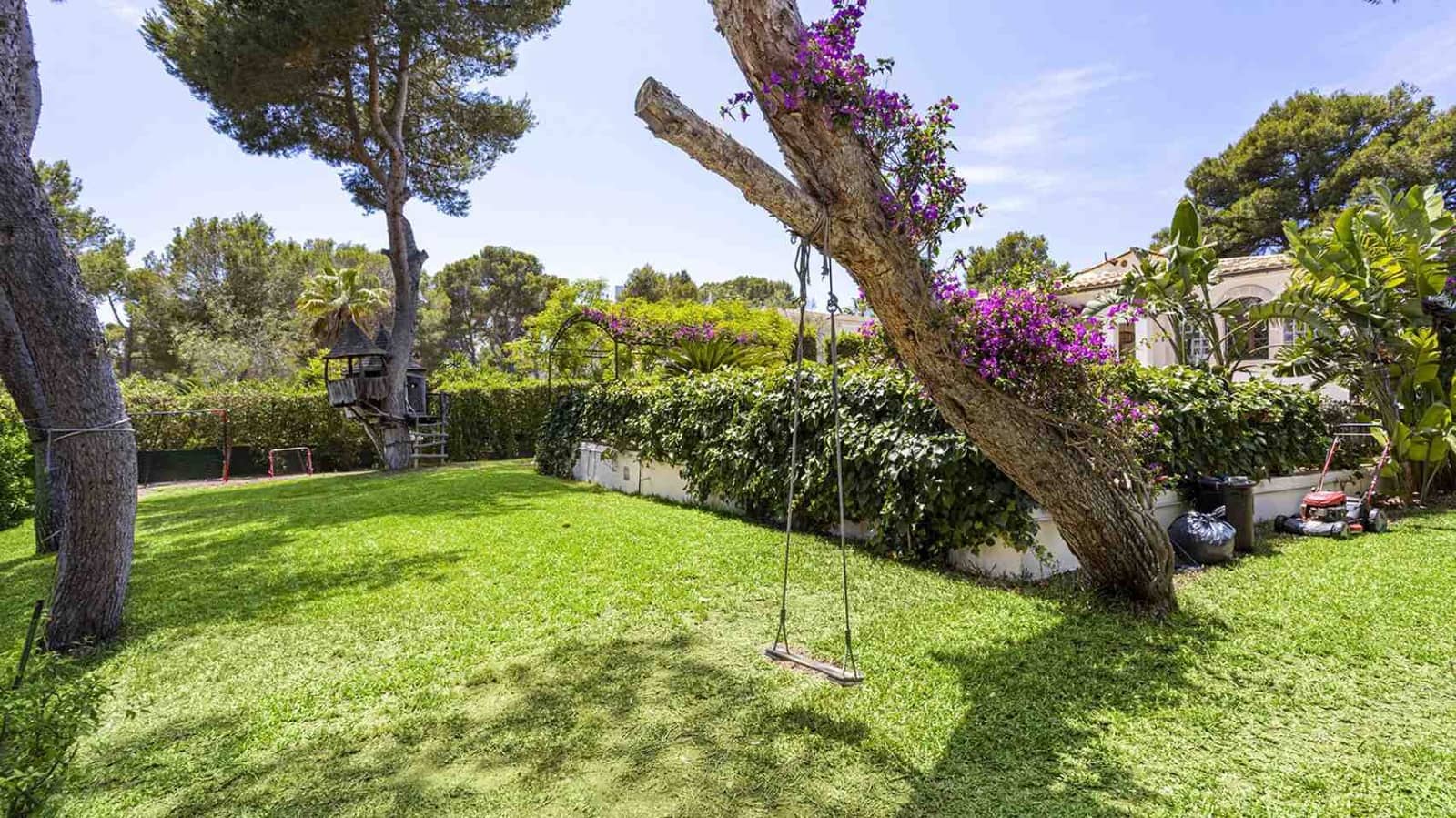 4 soveværelse Villa til salg i Santa Ponsa med swimmingpool - € 1.750.000 (Ref: 8358203)