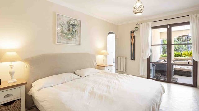 4 soveværelse Villa til salg i Santa Ponsa, Calvià med swimmingpool - € 1.750.000 (Ref: 8358203)