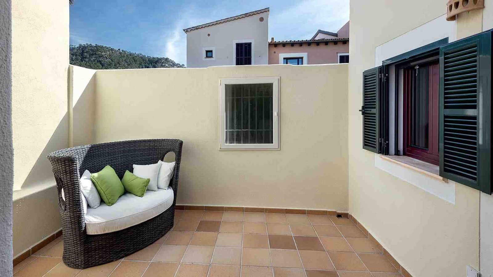 3 sypialnia Apartament na sprzedaż w Santa Ponsa z basenem - 1 800 000 € (Ref: 8384192)