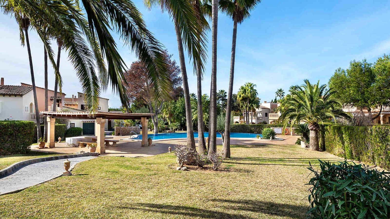 3 sypialnia Apartament na sprzedaż w Santa Ponsa z basenem - 1 800 000 € (Ref: 8384192)