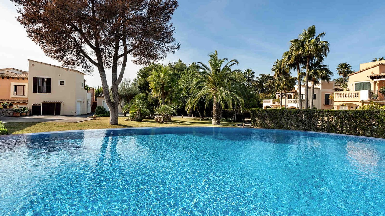 3 sypialnia Apartament na sprzedaż w Santa Ponsa z basenem - 1 800 000 € (Ref: 8384192)