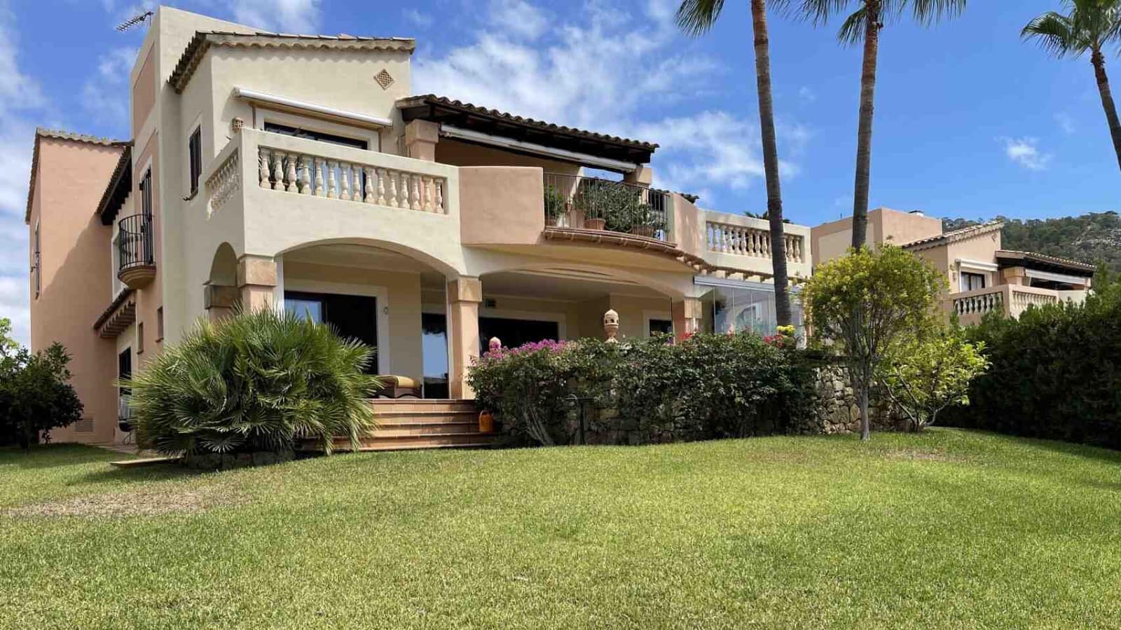 3 sypialnia Apartament na sprzedaż w Santa Ponsa z basenem - 1 800 000 € (Ref: 8384192)