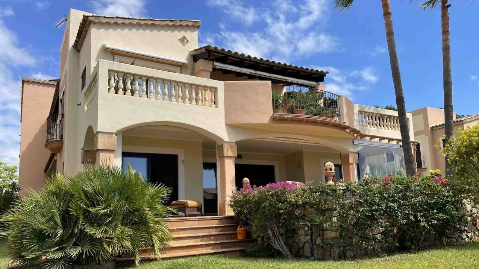 3 sypialnia Apartament na sprzedaż w Santa Ponsa z basenem - 1 800 000 € (Ref: 8384192)