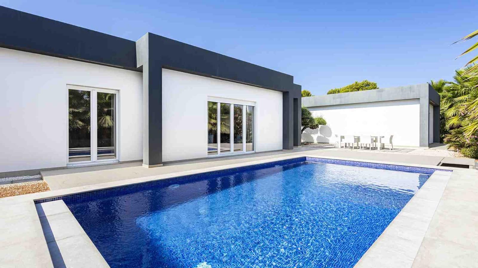 4 bedroom Villa for sale in Santa Ponsa with pool - € 2,250,000 (Ref: 8471271)
