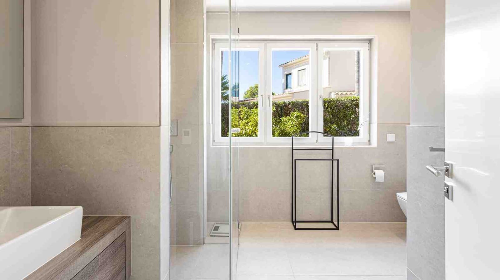 4 bedroom Villa for sale in Santa Ponsa with pool - € 2,250,000 (Ref: 8471271)