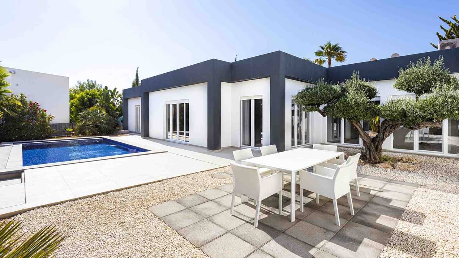 4 bedroom Villa for sale in Santa Ponsa with pool - € 2,250,000 (Ref: 8471271)